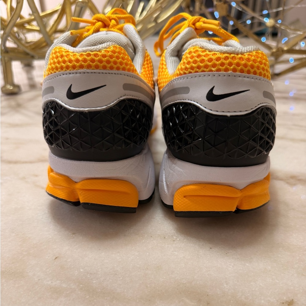 Nike Zoom Vomero 5 - Picture 11 of 15